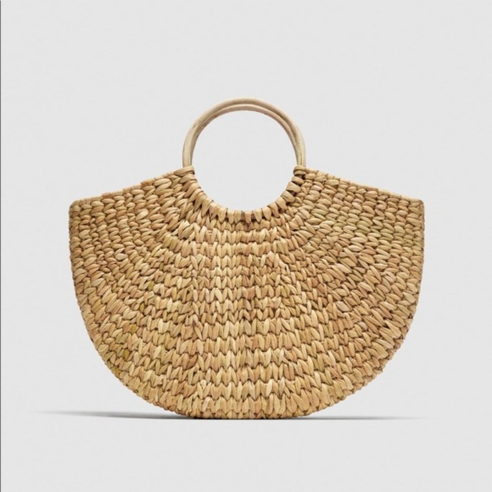 NWT ZARA STRAW BAG WITH ROUNDED HANDLES